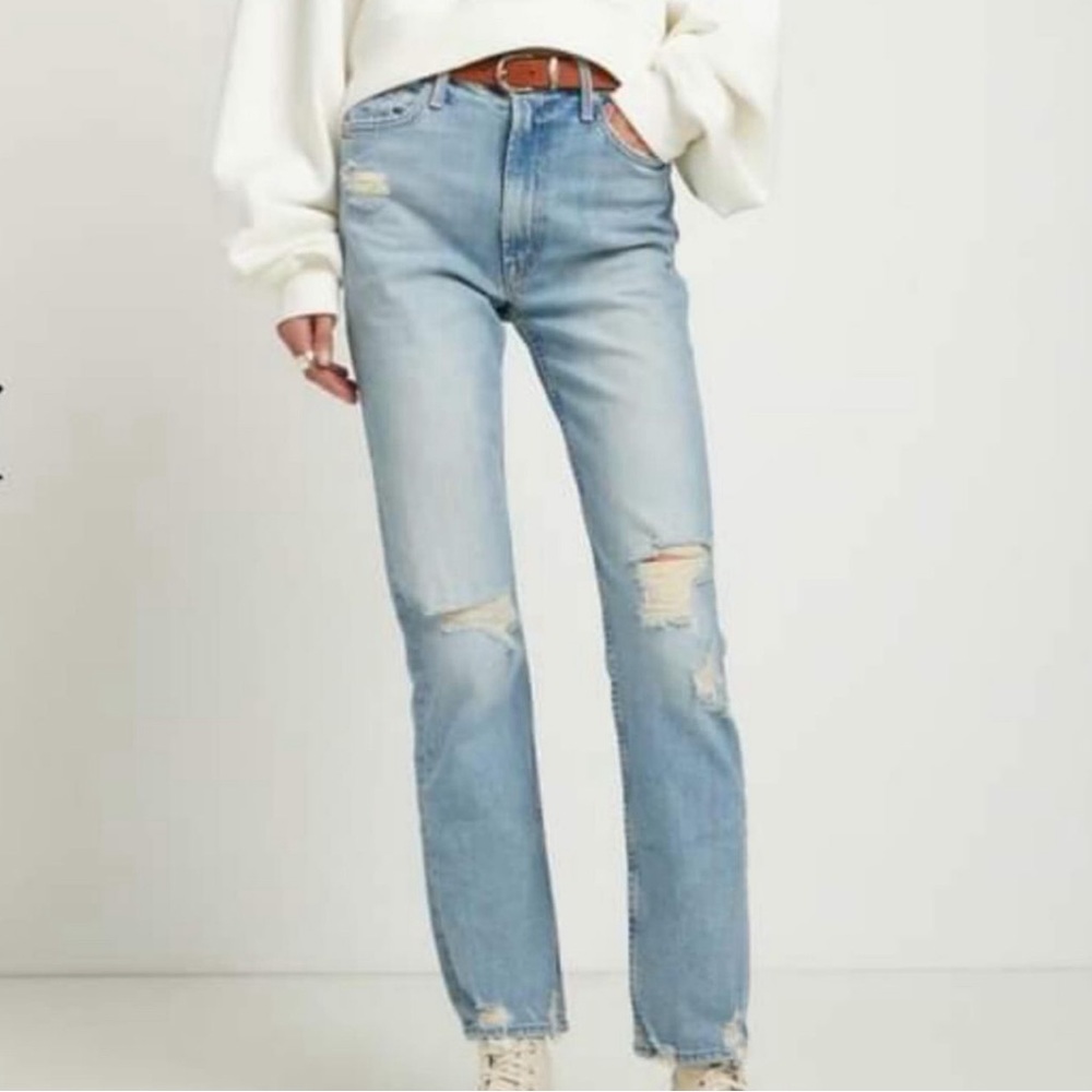 Size 25 worn maybe twice! I love these I just have so many jeans!!